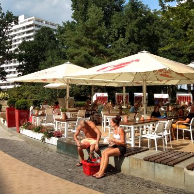 Päuschen An Der Promenade